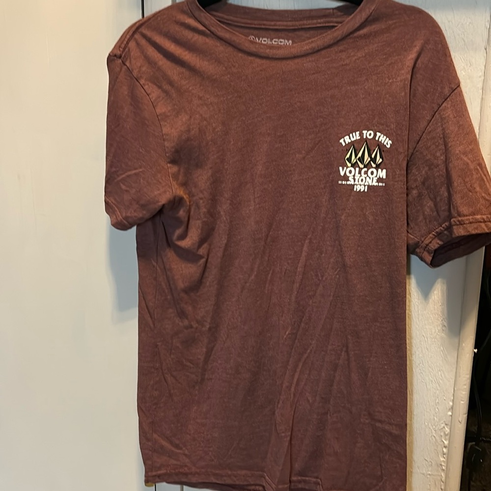 Men’s red shirt